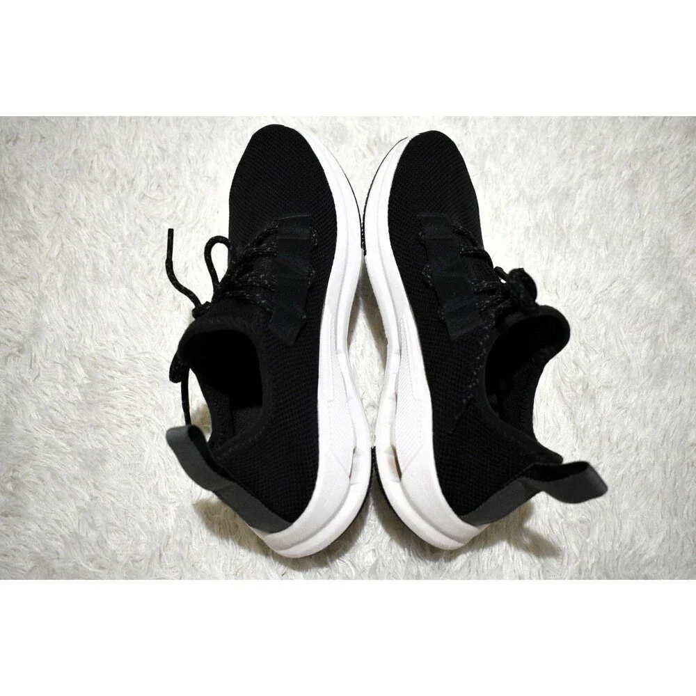 On Cloudeasy Womens Running Athletic Sneaker Black White 76.98441 US 8.5 EU 40